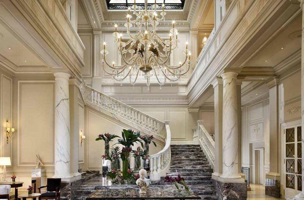 Raggiungi i migliori hotel di Milano in limousine